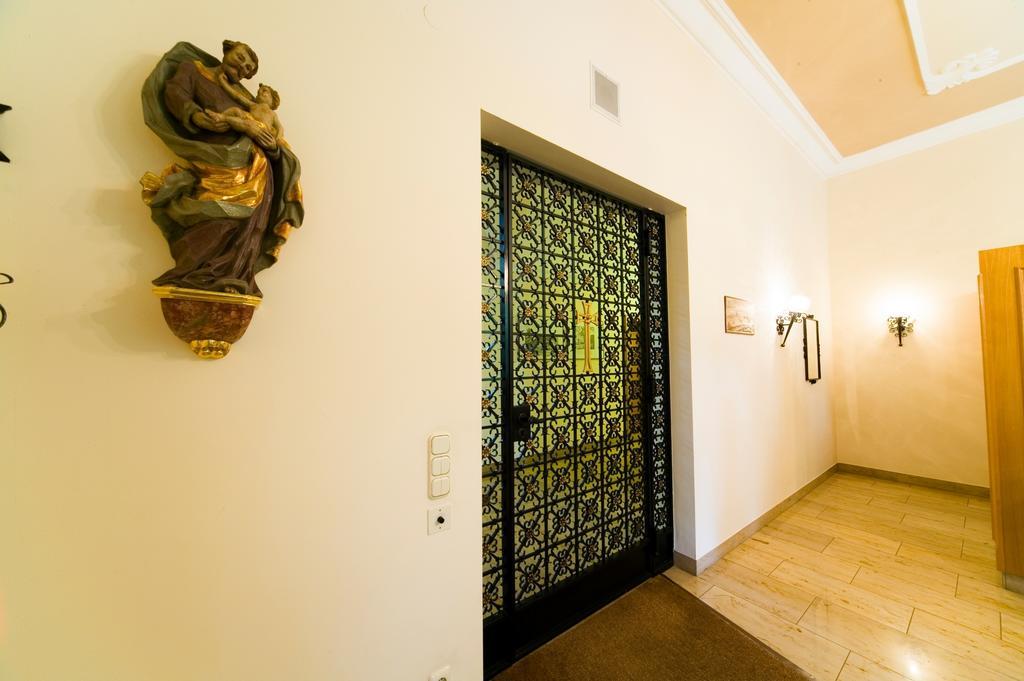 Kloster St. Josef Ноймаркт ин дер Оберпфалц Стая снимка