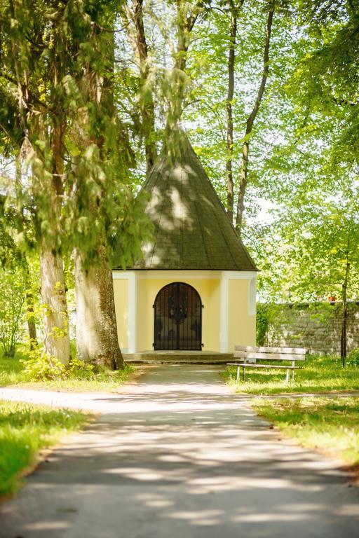Kloster St. Josef Ноймаркт ин дер Оберпфалц Екстериор снимка
